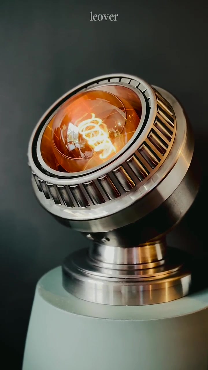 EXPLORER, a sculptural bearing lamp with glowing filament